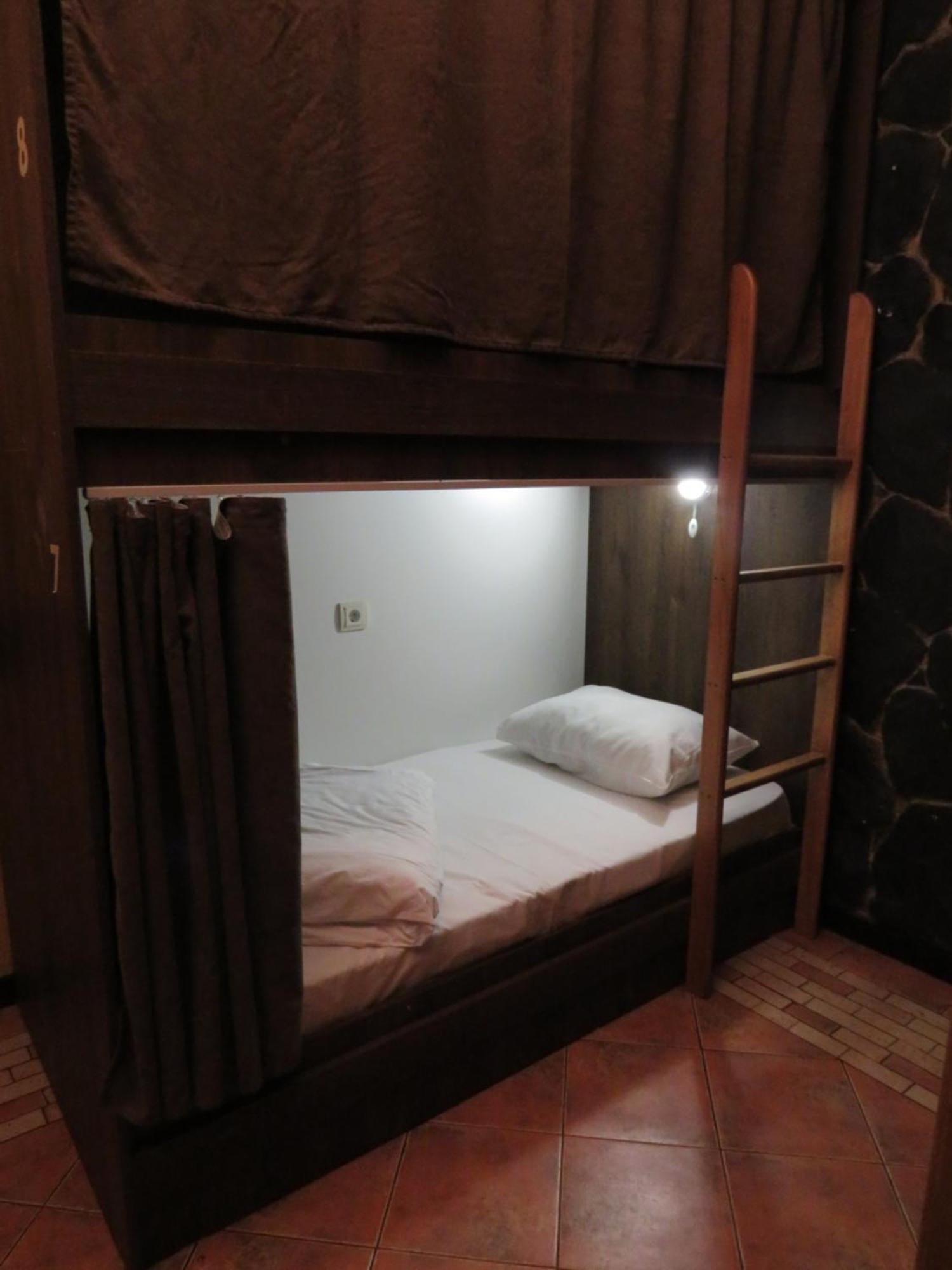 Hostel Jan In The Very Center Yerevan Ngoại thất bức ảnh